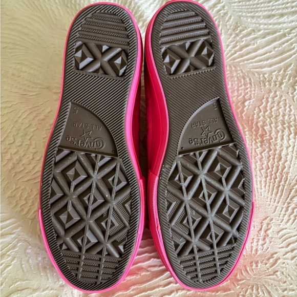 All pink ombré platform converse. Size 7 in women’s. Never worn before! - Picture 4 of 4